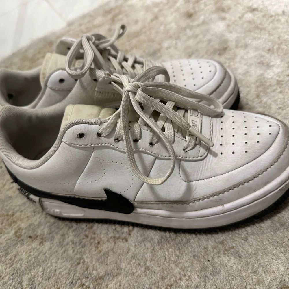 Nike Low-Top Leather Sneakers - White & Black - Picture 3 of 7